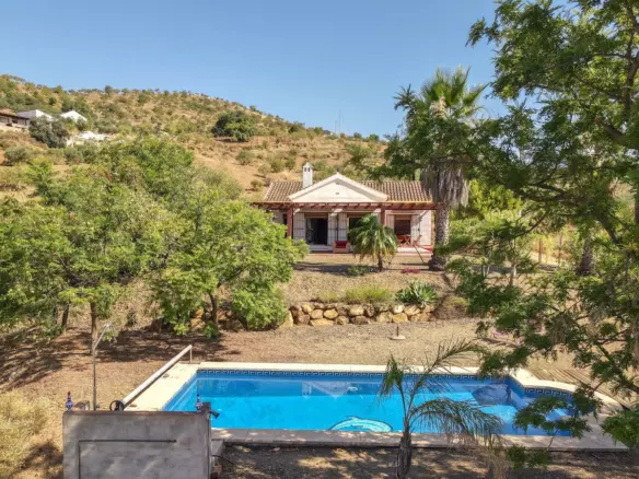 3-bedroom Villa In Tolox, Spain (99 M²)
