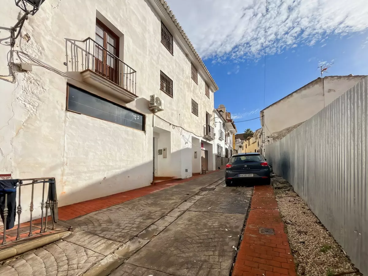 9-bedroom Town House In Riogordo, Spain (381 M²)