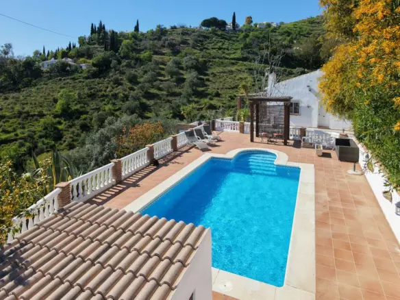 4-bedroom Villa In Cómpeta, Spain (175 M²)
