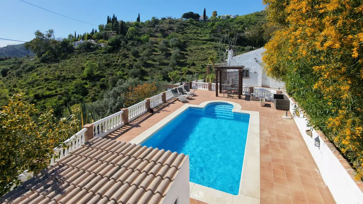 4-bedroom Villa In Cómpeta, Spain (175 M²)