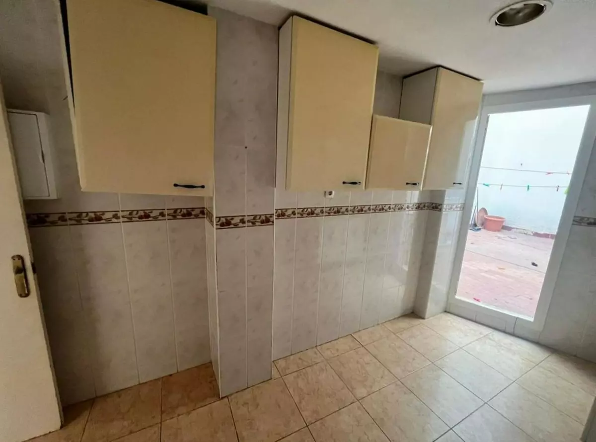 3-bedroom Apartment In Estepona, Spain (75 M²)