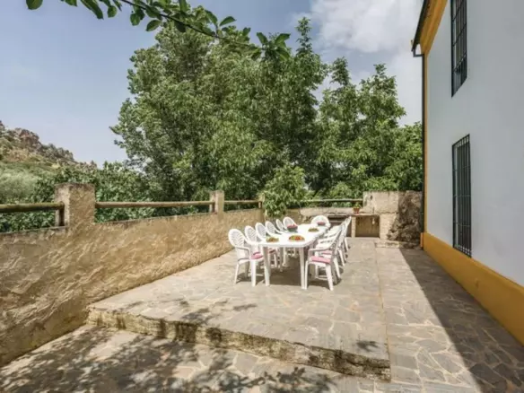 10-bedroom Country House In Cuevas Del Becerro, Spain (695 M²)