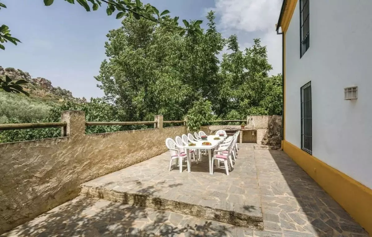 10-bedroom Country House In Cuevas Del Becerro, Spain (695 M²)