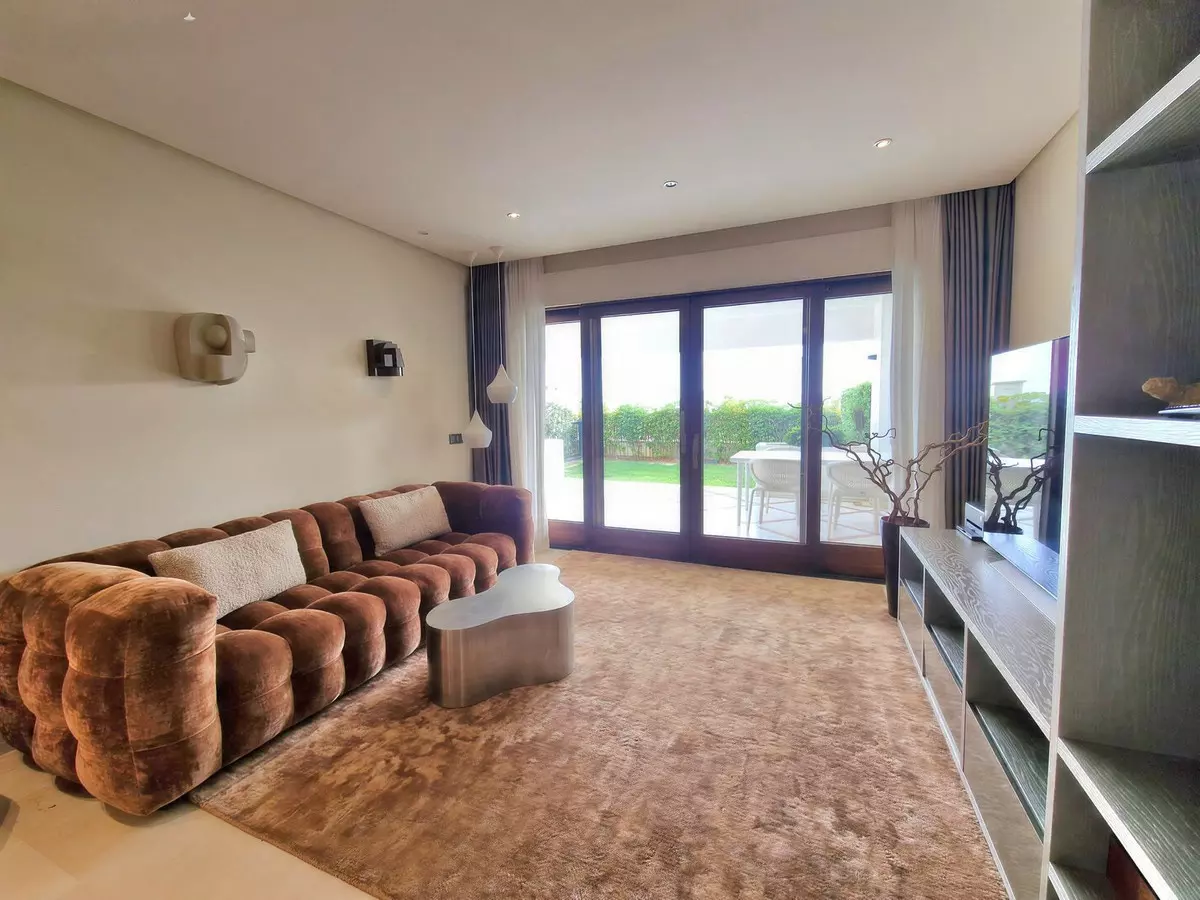 2-bedroom Apartment In Estepona, Spain (180 M²)