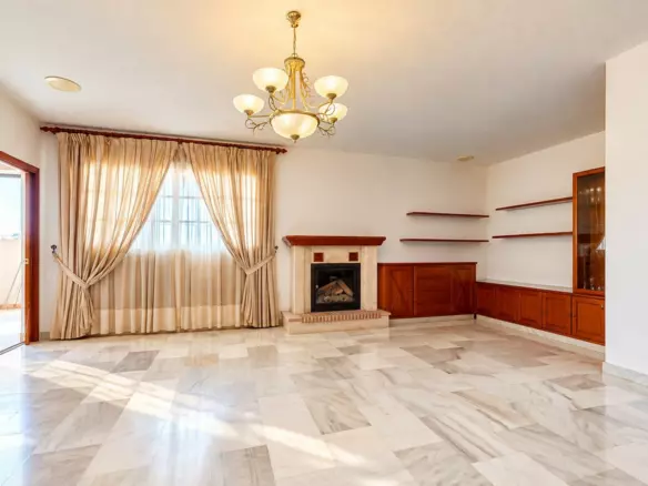 7-bedroom Villa In Benalmádena, Spain (300 M²)