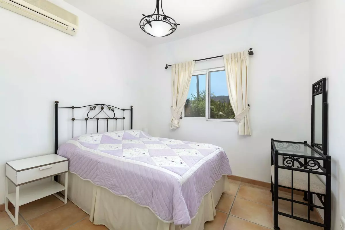 4-bedroom Country House In Pizarra, Spain (137 M²)