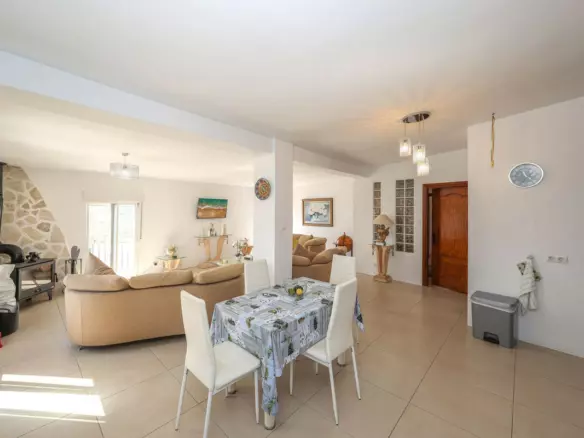 3-bedroom Town House In Tolox, Spain (125 M²)
