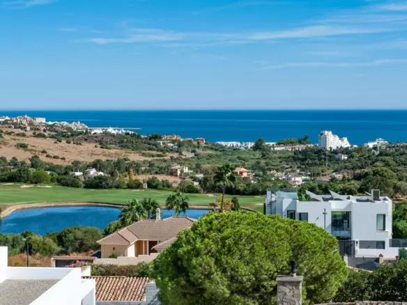 2-bedroom Apartment In Estepona, Spain (81 M²)