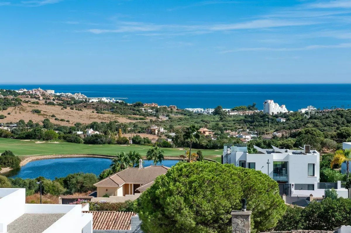2-bedroom Apartment In Estepona, Spain (81 M²)