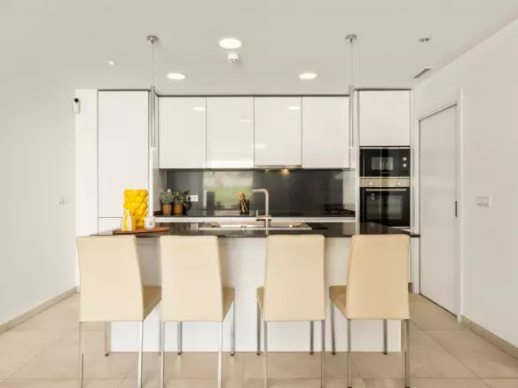3-bedroom Apartment In Benahavis, Spain (125 M²)