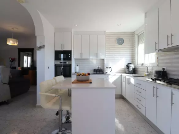 3-bedroom Villa In Callosa De Segura, Spain (167 M²)