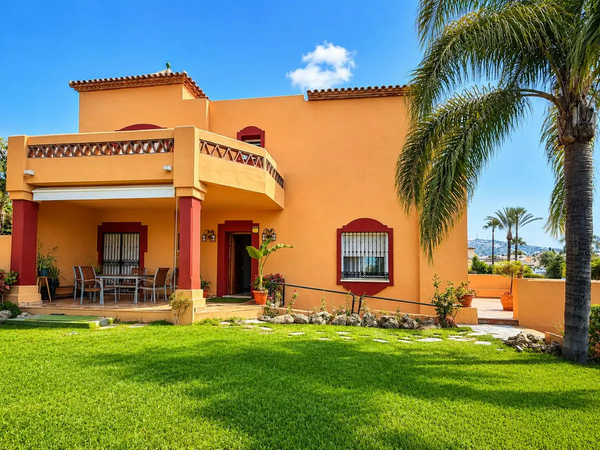 7-bedroom Villa In Marbella, Spain (276 M²)
