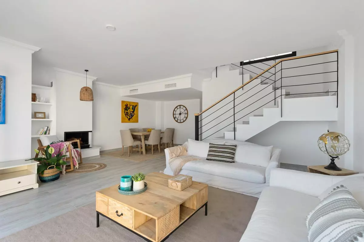 3-bedroom Town House In Marbella, Spain (294 M²)