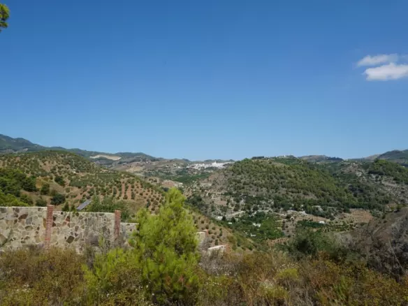 3-bedroom Country House In Yunquera, Spain (98 M²)