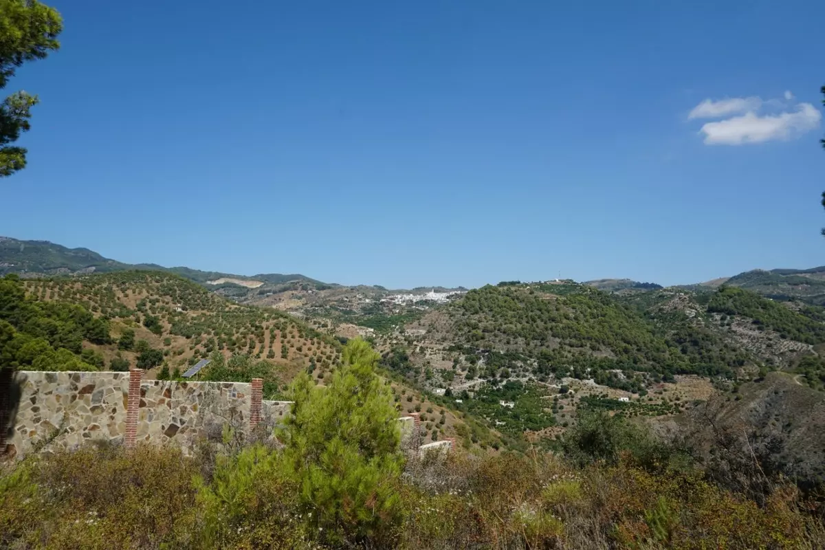 3-bedroom Country House In Yunquera, Spain (98 M²)