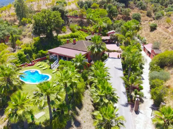 5-bedroom Country House In Guaro, Spain (277 M²)