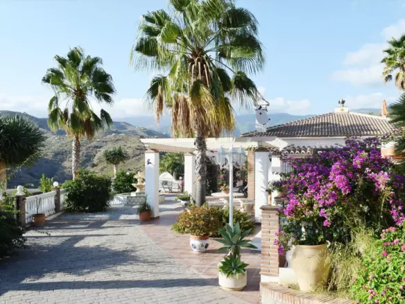 3-bedroom Villa In Cómpeta, Spain (180 M²)