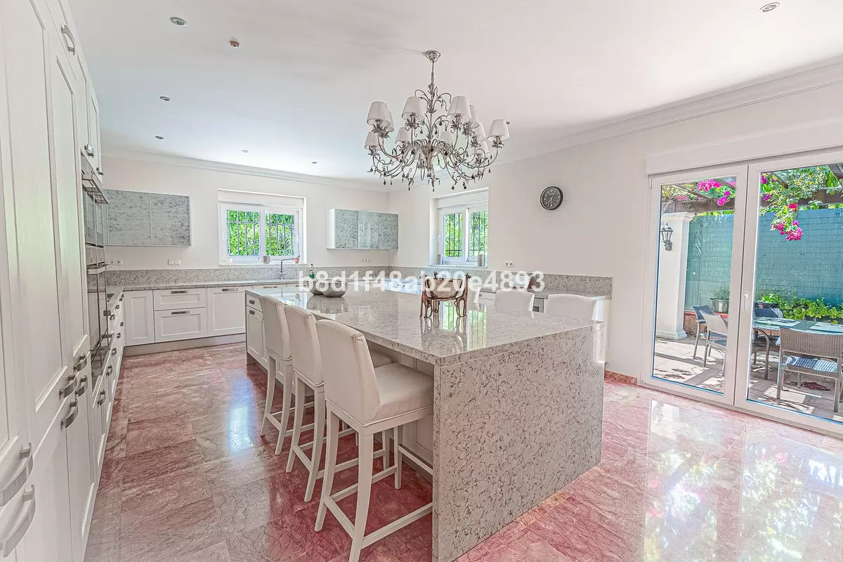 6-bedroom Villa In Estepona, Spain (967 M²)