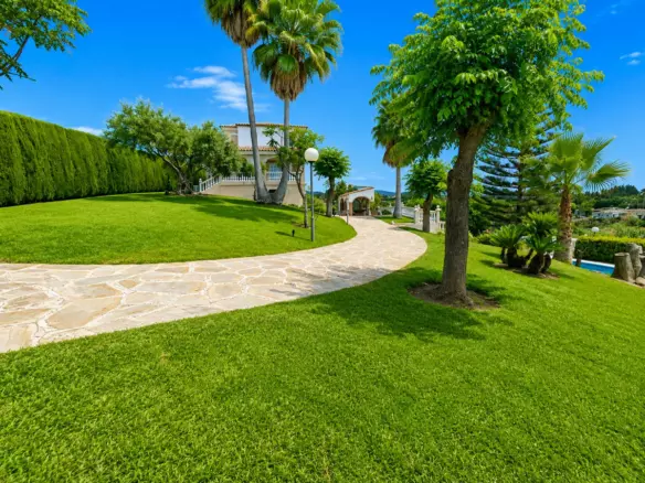 5-bedroom Country House In Estepona, Spain (300 M²)