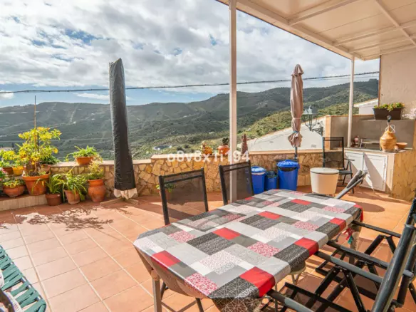 5-bedroom Villa In Macharaviaya, Spain (102 M²)