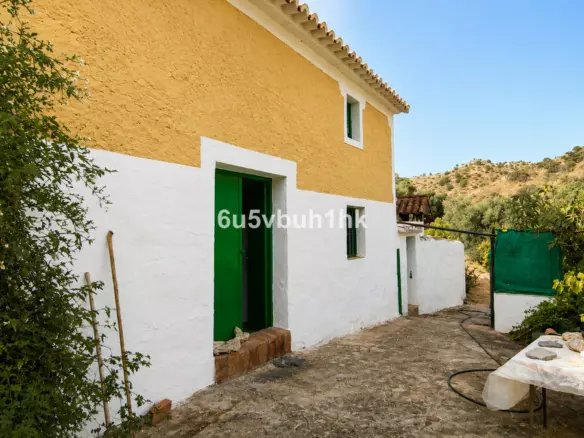 5-bedroom Country House In Álora, Spain (181 M²)