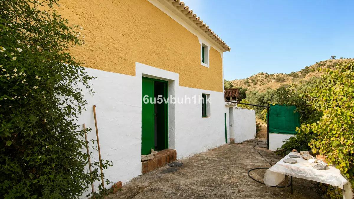 5-bedroom Country House In Álora, Spain (181 M²)