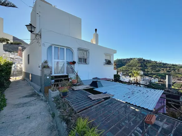 5-bedroom Villa In Cómpeta, Spain (273 M²)