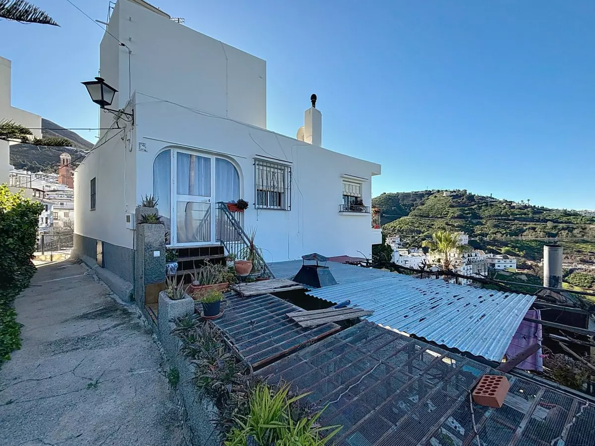 5-bedroom Villa In Cómpeta, Spain (273 M²)