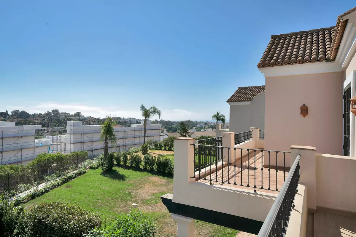 3-bedroom Town House In Estepona, Spain (165 M²)