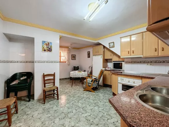 4-bedroom Villa In Árchez, Spain (203 M²)