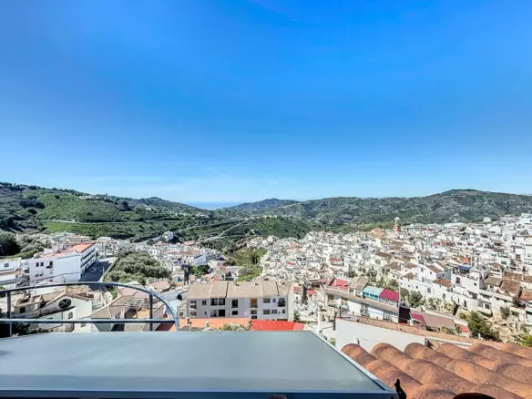 3-bedroom Villa In Cómpeta, Spain (256 M²)