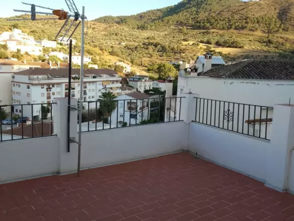 5-bedroom Town House In Tolox, Spain (400 M²)