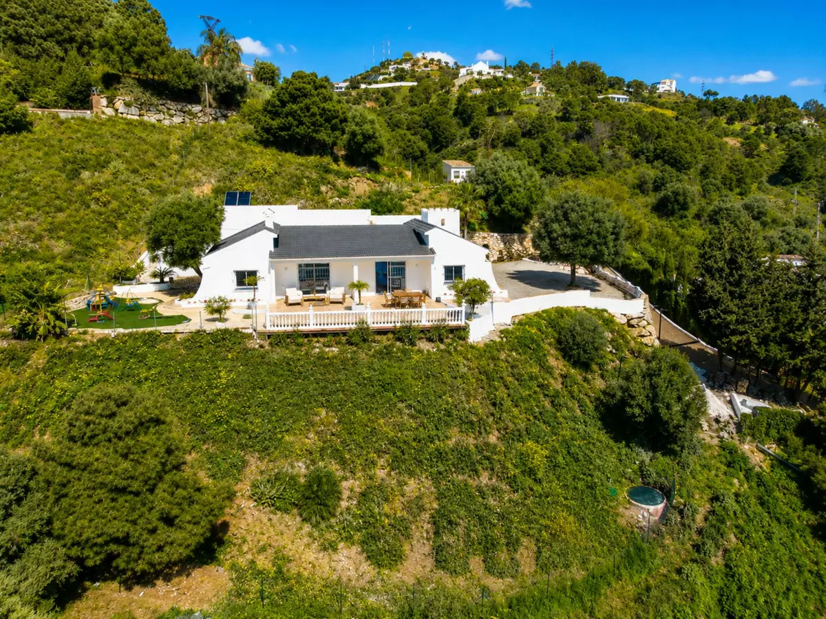 5-bedroom Country House In Estepona, Spain (200 M²)