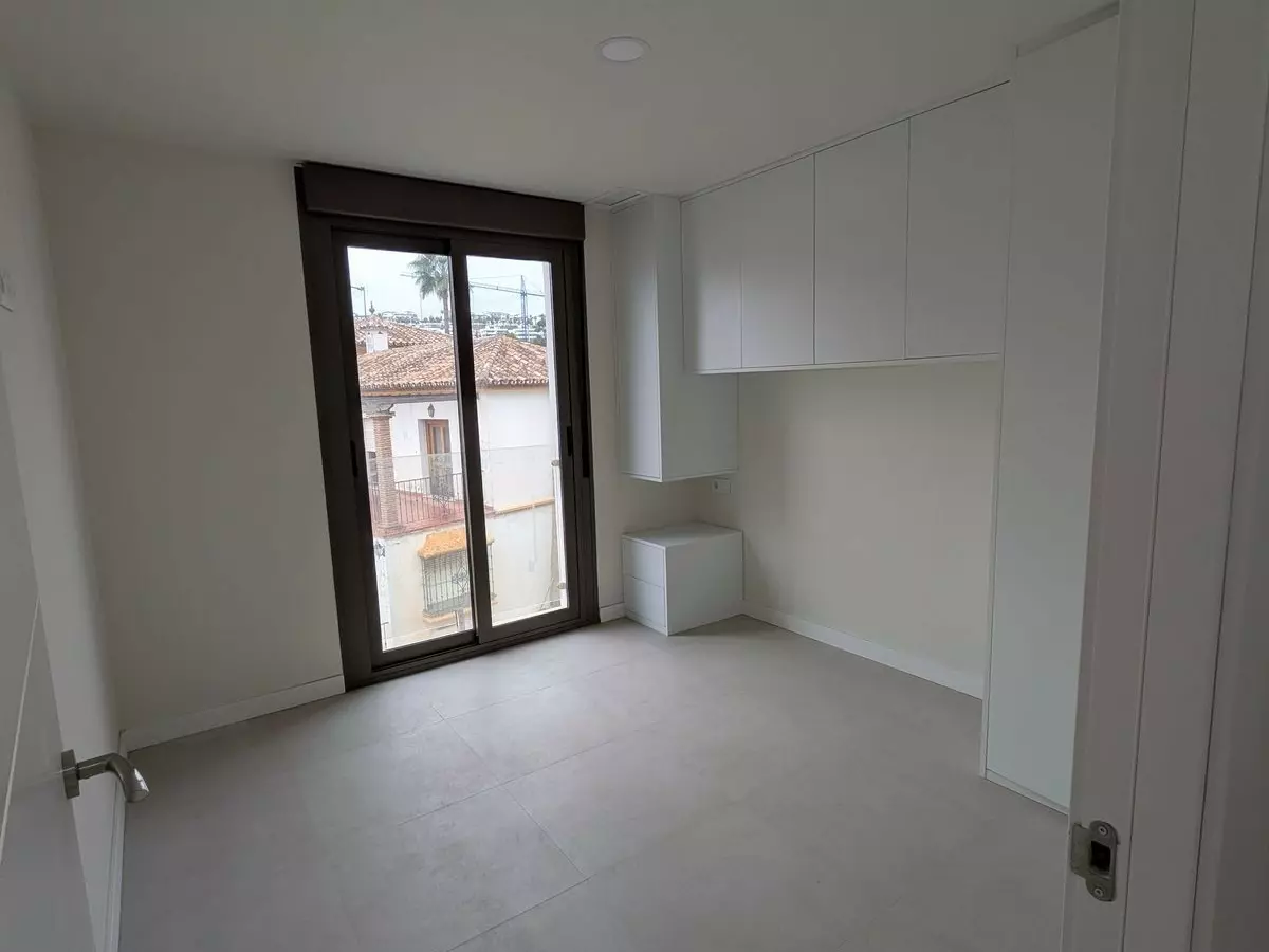 2-bedroom Apartment In Estepona, Spain (90 M²)