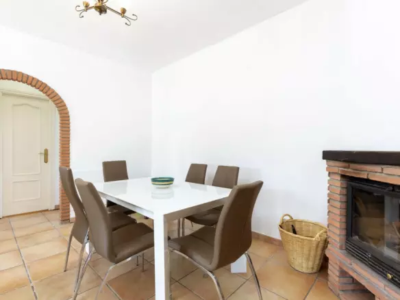 4-bedroom Country House In Pizarra, Spain (137 M²)