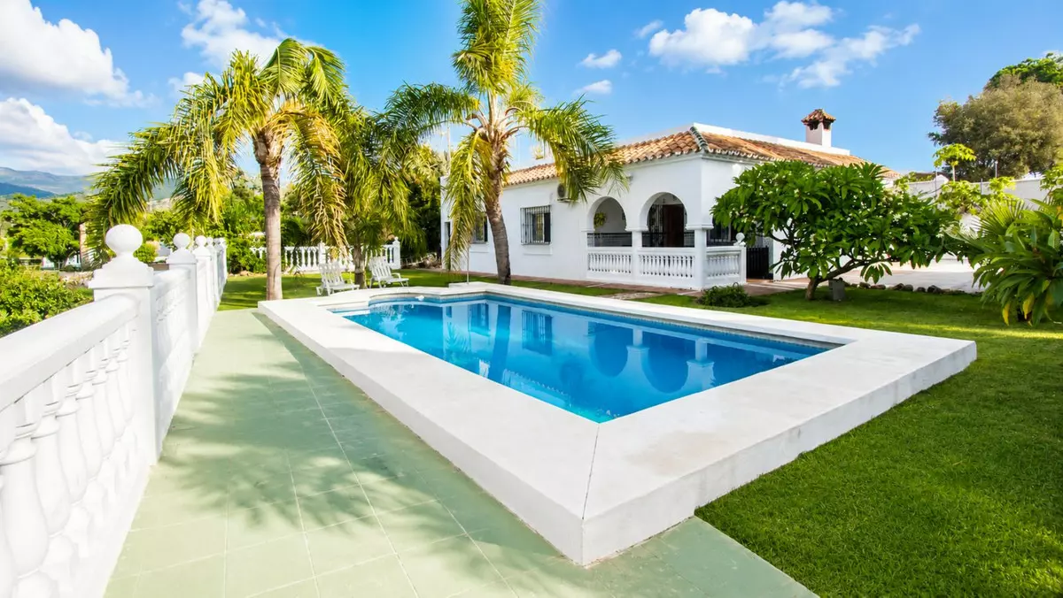 3-bedroom Country House In Estepona, Spain (120 M²)