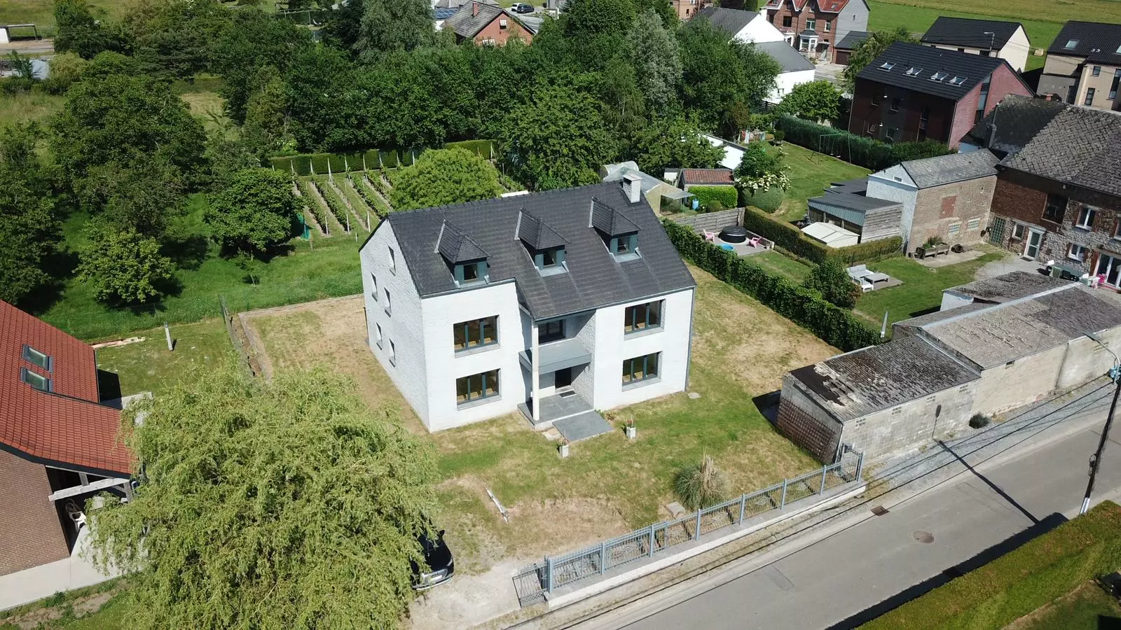 Large 400 M² Family Home · 5 Bedrooms · 10 Min From Namur