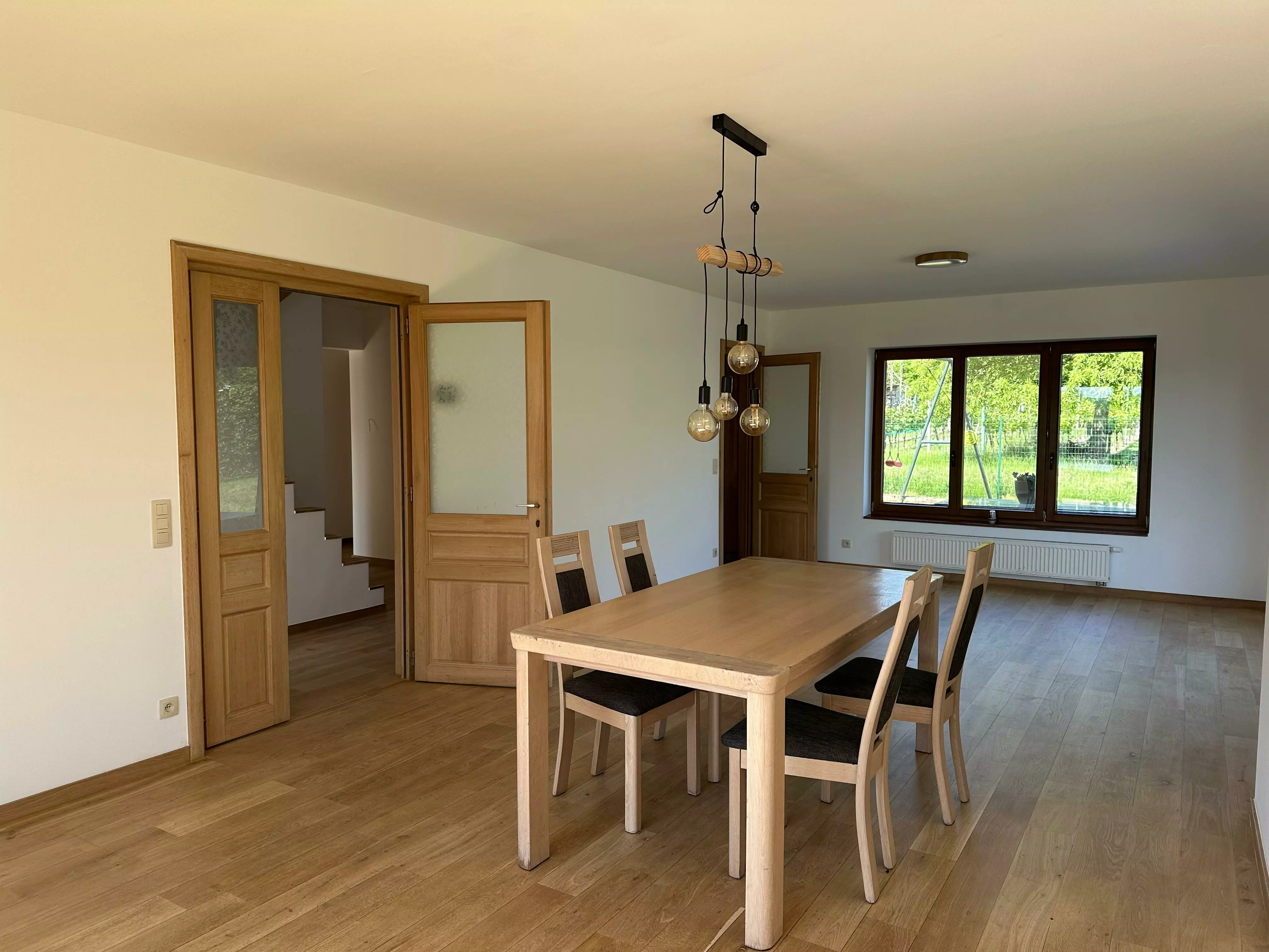 Large 400 M² Family Home · 5 Bedrooms · 10 Min From Namur