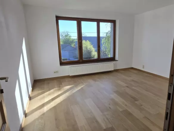 Large 400 M² Family Home · 5 Bedrooms · 10 Min From Namur