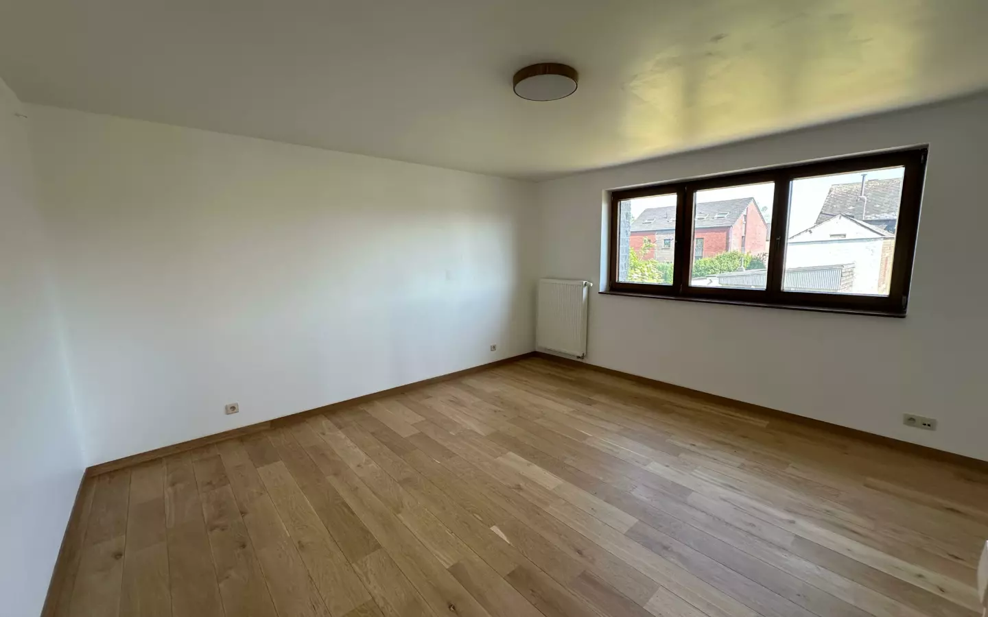 Large 400 M² Family Home · 5 Bedrooms · 10 Min From Namur