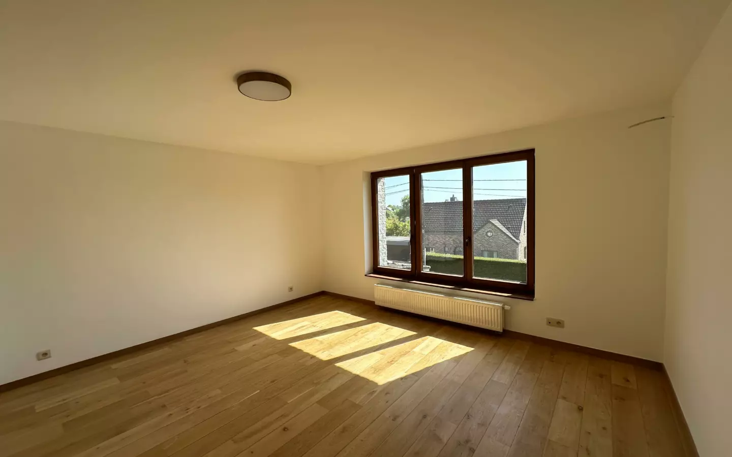 Large 400 M² Family Home · 5 Bedrooms · 10 Min From Namur
