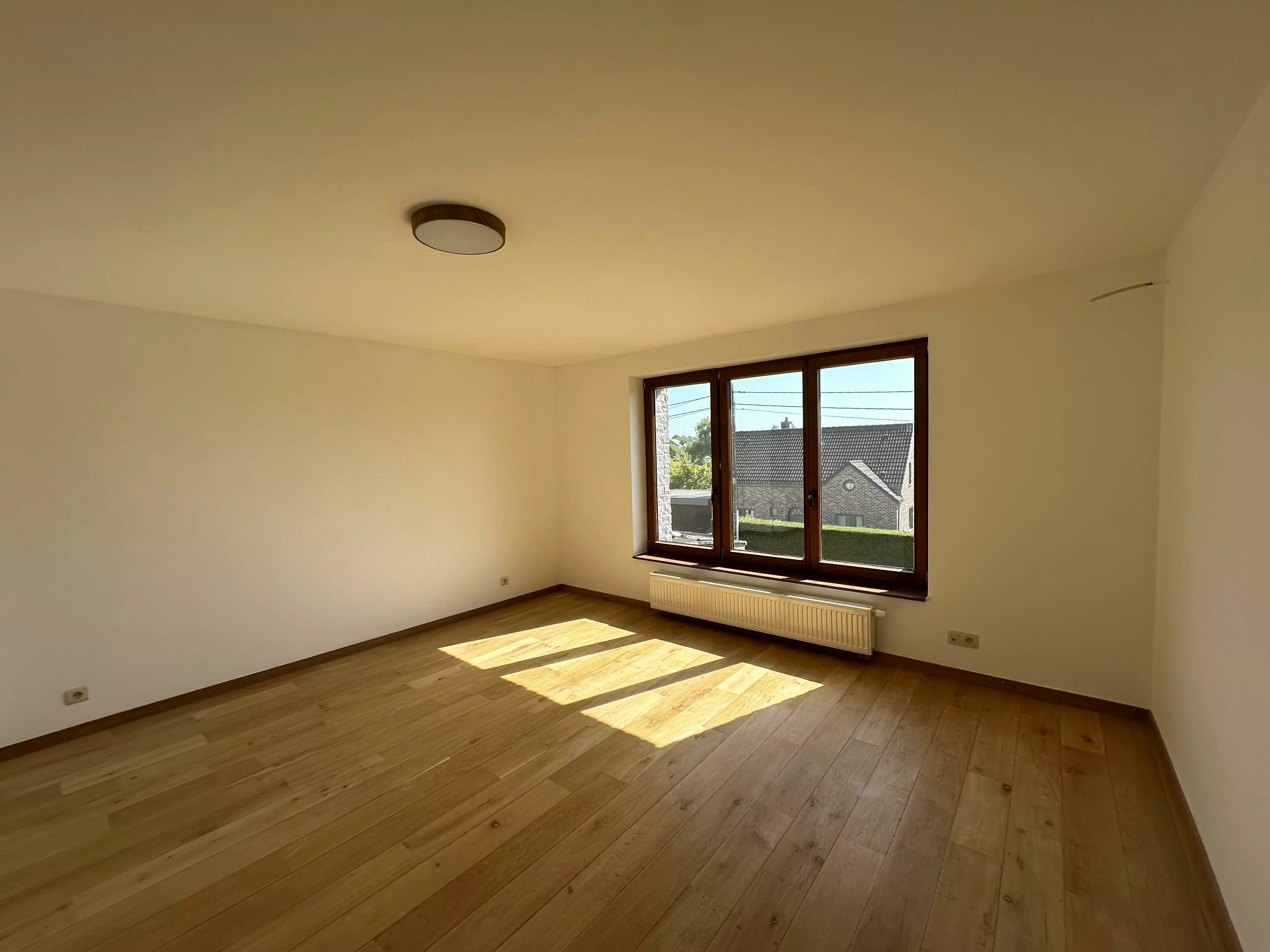 Large 400 M² Family Home · 5 Bedrooms · 10 Min From Namur