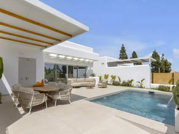 3-bedroom Villa In Los Alcázares, Spain (103 M²)