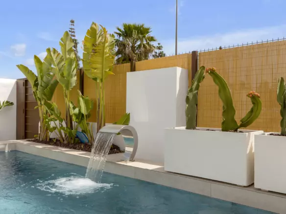 3-bedroom Villa In Los Alcázares, Spain (103 M²)