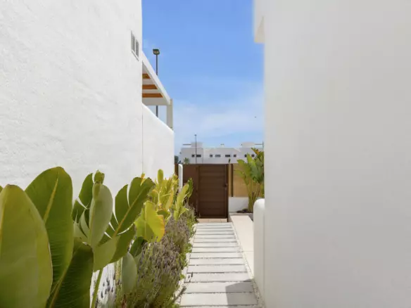 3-bedroom Villa In Los Alcázares, Spain (103 M²)