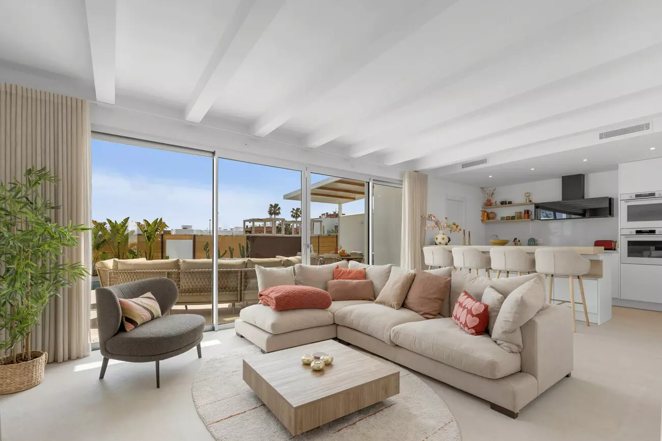 3-bedroom Villa In Los Alcázares, Spain (103 M²)
