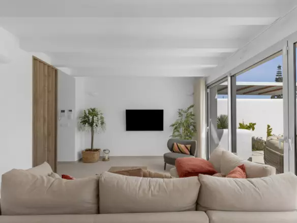 3-bedroom Villa In Los Alcázares, Spain (103 M²)