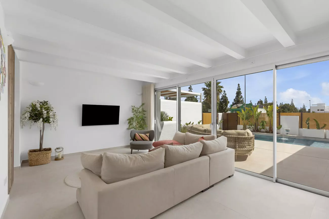3-bedroom Villa In Los Alcázares, Spain (103 M²)