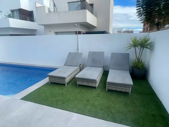 3-bedroom Villa In San Fulgencio, Spain (175 M²)
