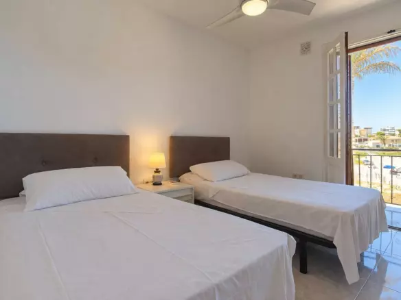 3-bedroom Apartment In Orihuela Costa, Spain (132 M²)